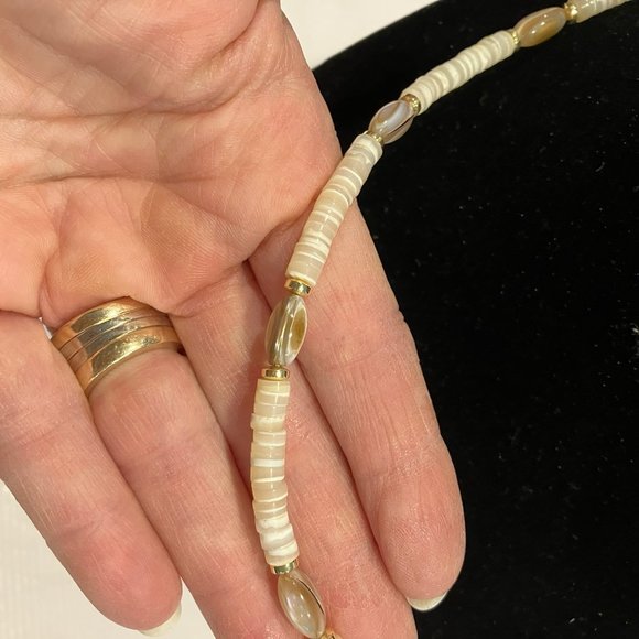 Gorgeous Genuine Heishi Shell Choker gold accents Unisex 18.5 ins Magnetic Clasp - Picture 2 of 9
